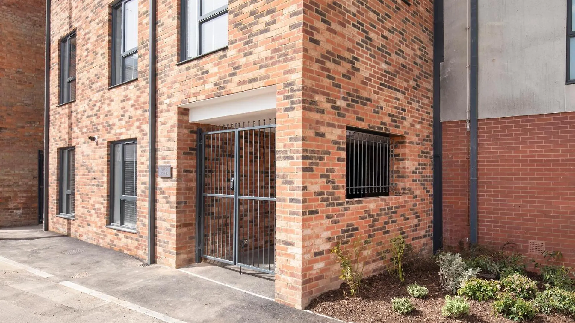 Elliot Oliver - Cosy 2 Bedroom Town Centre Apartment Cheltenham 0*,  United Kingdom