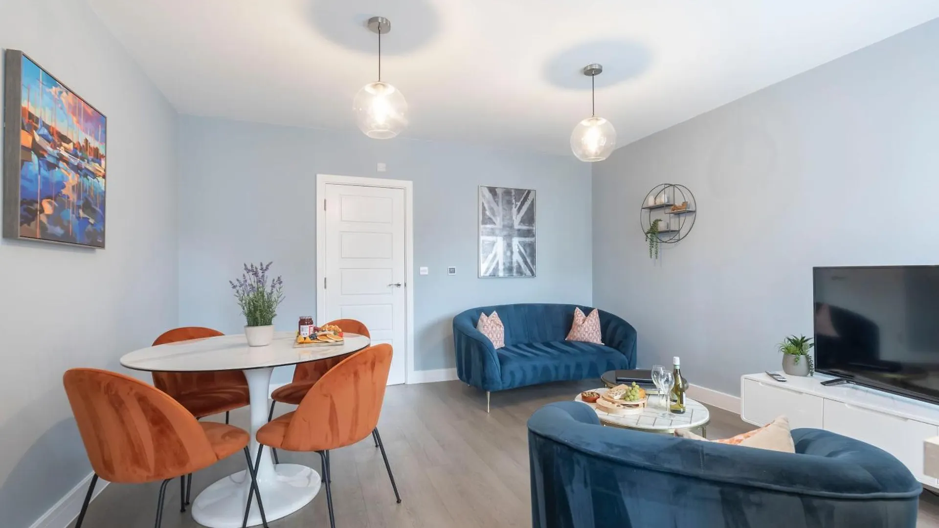 Elliot Oliver - Cosy 2 Bedroom Town Centre Apartment Cheltenham