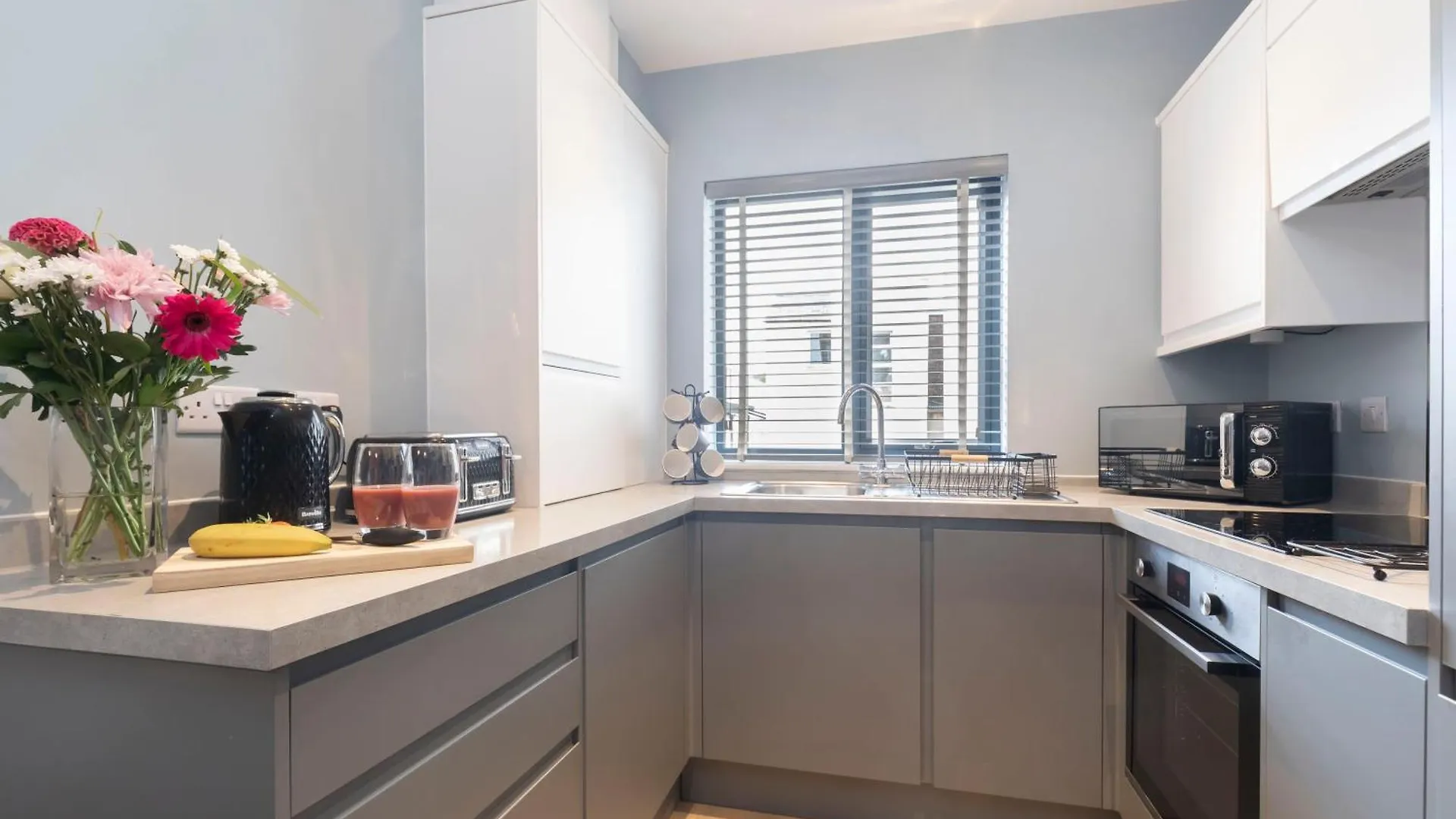 Elliot Oliver - Cosy 2 Bedroom Town Centre Apartment Cheltenham United Kingdom