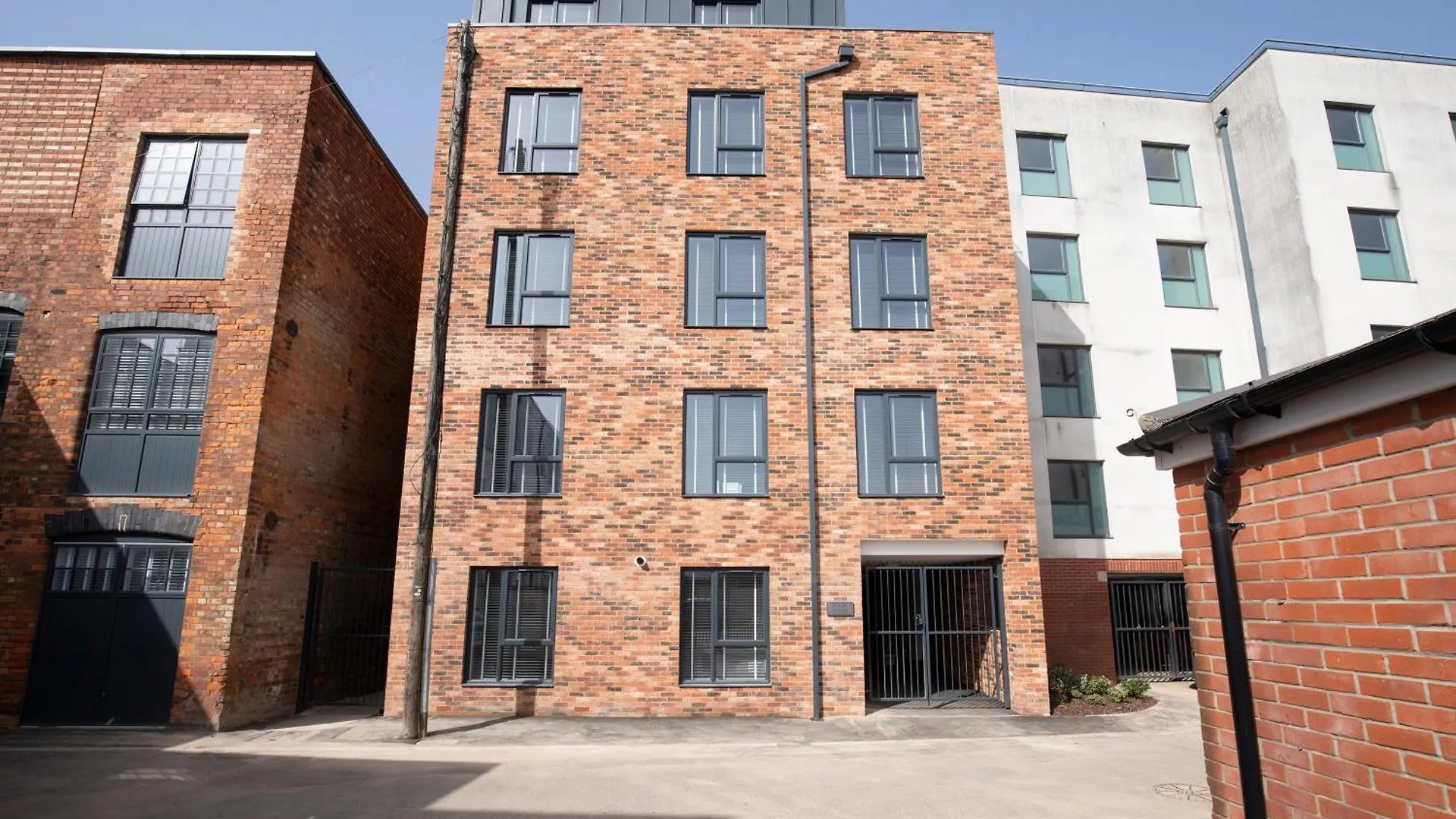 Elliot Oliver - Cosy 2 Bedroom Town Centre Apartment Cheltenham
